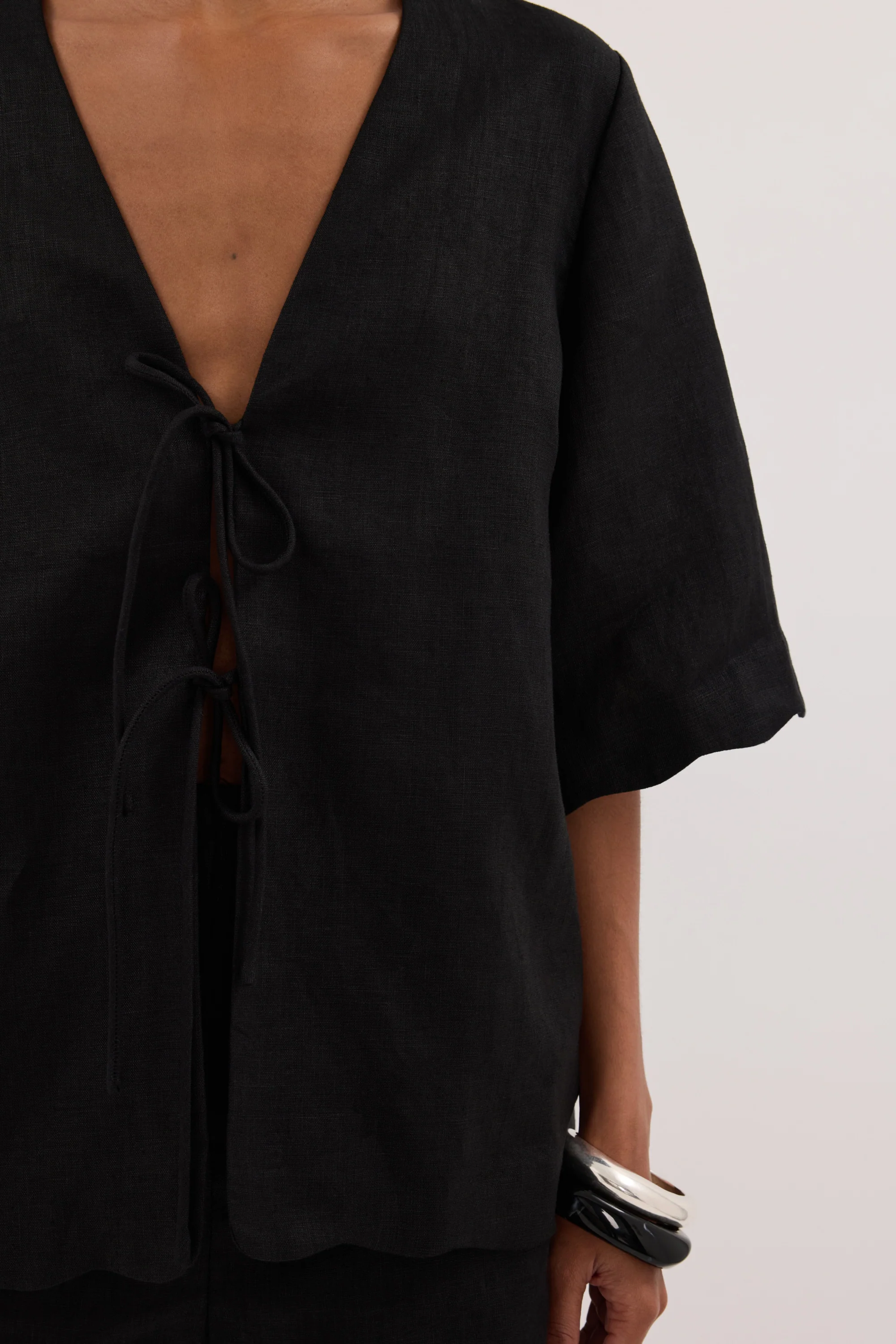 LELA BLACK SHORT SLEEVE LINEN SHIRT - Image 5