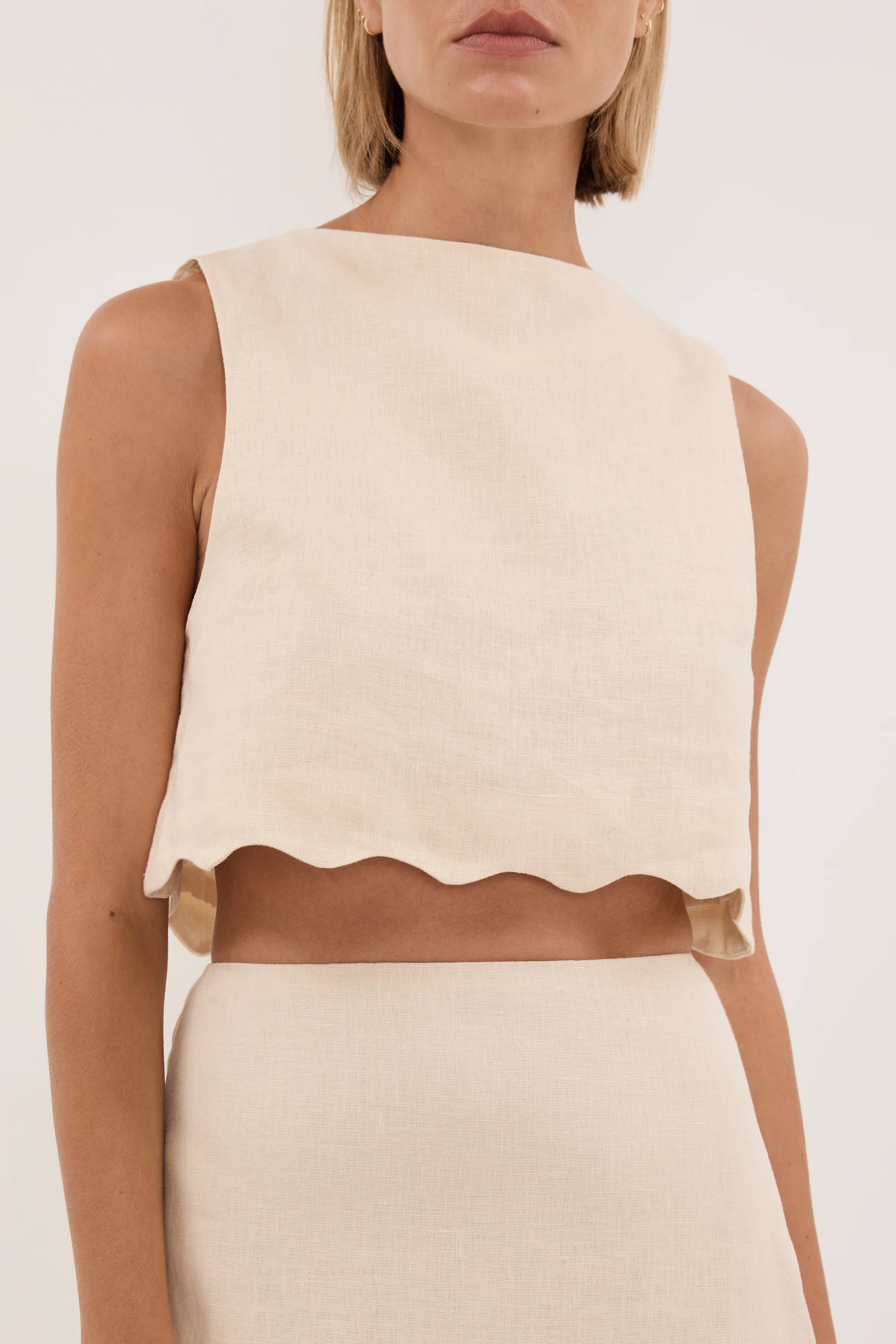 LELA SANDSTONE LINEN CROP TOP - Image 5