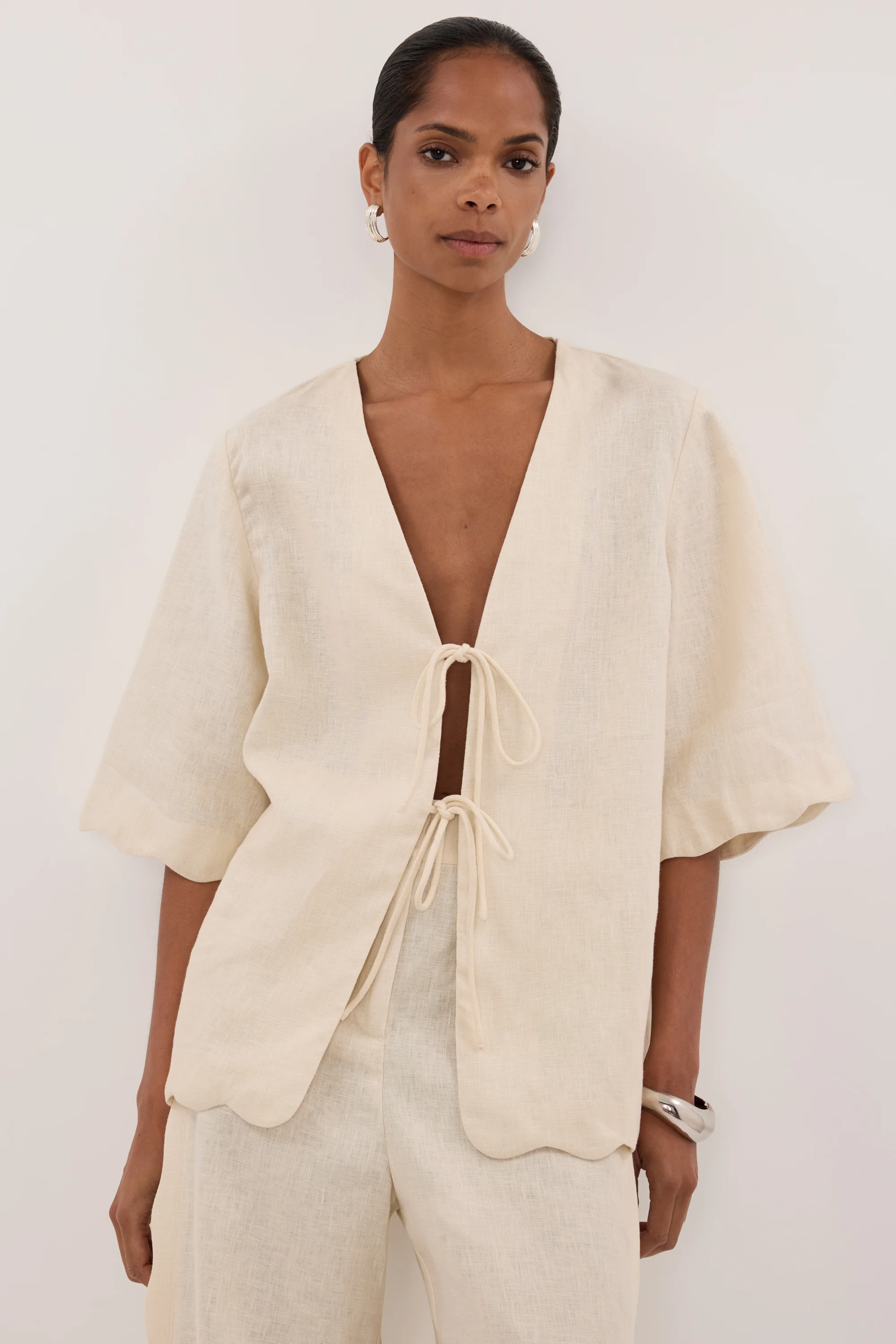 LELA SANDSTONE SHORT SLEEVE LINEN SHIRT - Image 2