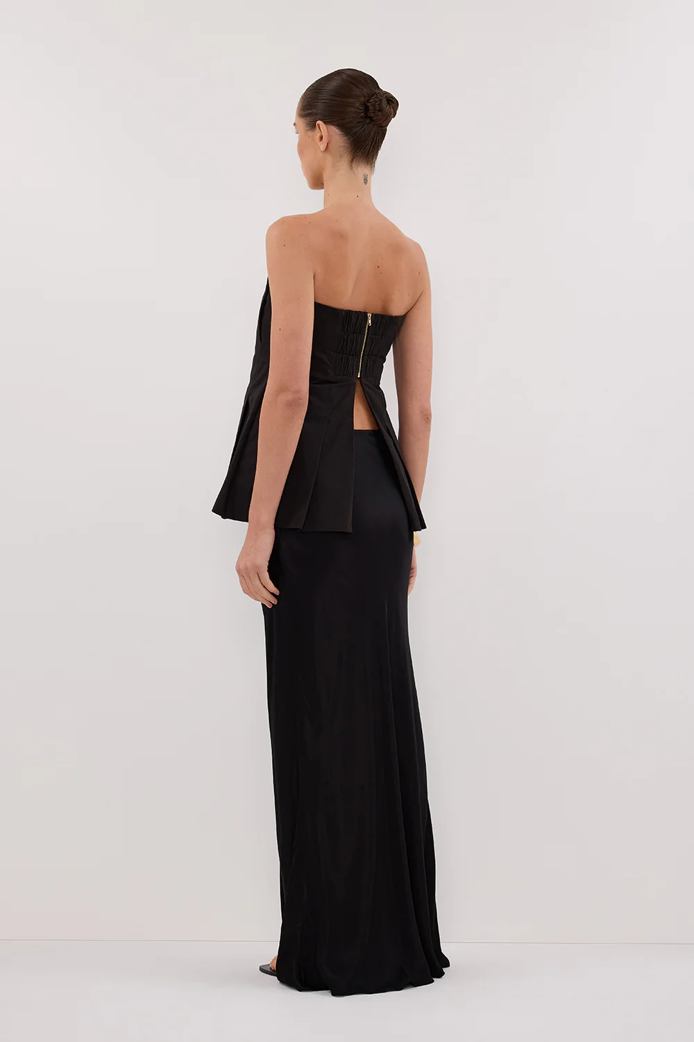 LILLY BLACK PLEATED STRAPLESS TOP - Image 4