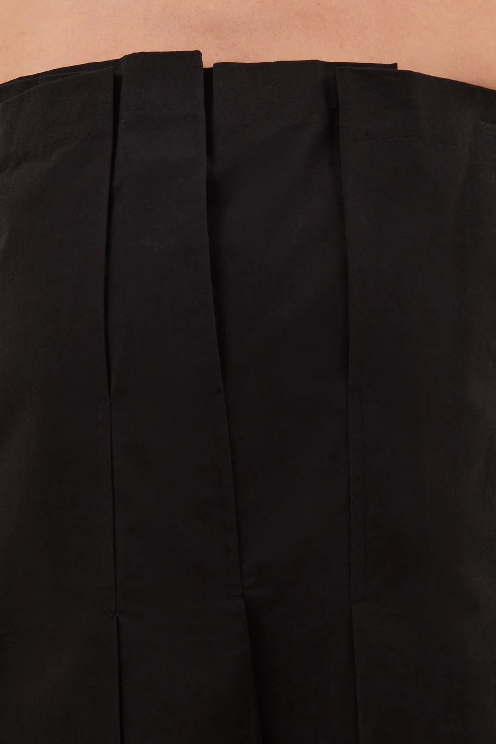 LILLY BLACK PLEATED STRAPLESS TOP - Image 5