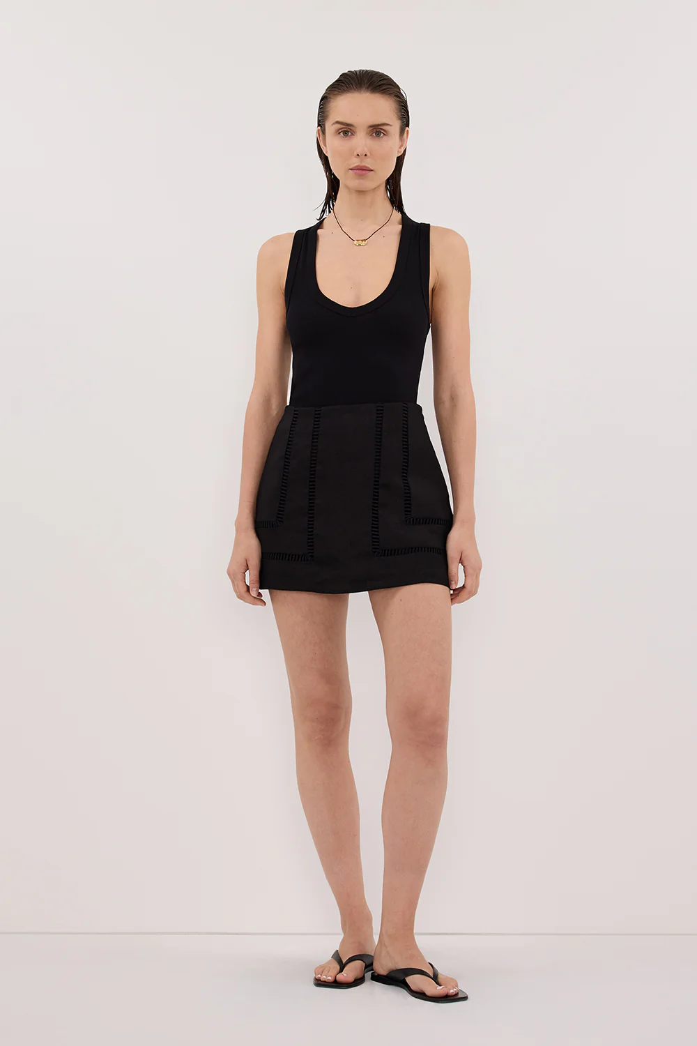 LINDSAY BLACK LINEN SKORT