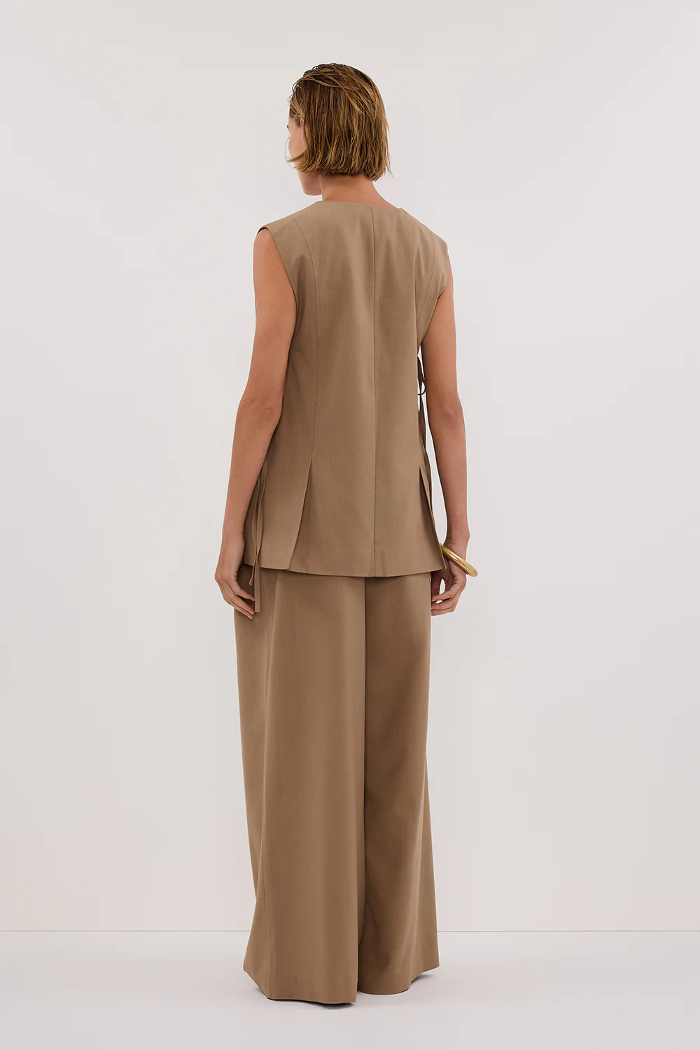 LISE TAN LOW CUT VEST - Image 4