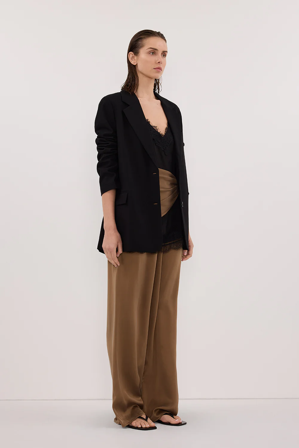 LIZA BLACK OVERSIZED BLAZER - Image 2