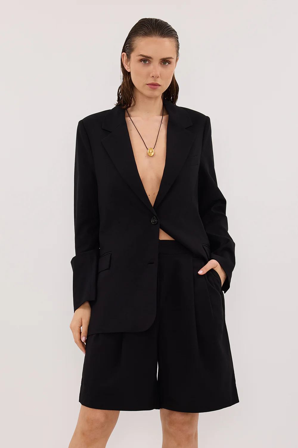 LIZA BLACK TAILORED BERMUDA SHORT - Image 2