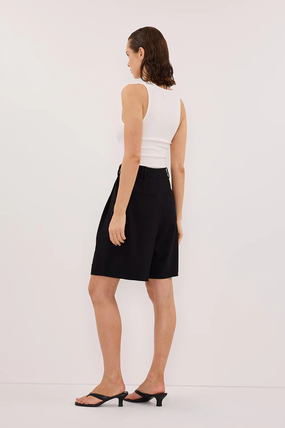 LIZA BLACK TAILORED BERMUDA SHORT - Image 4