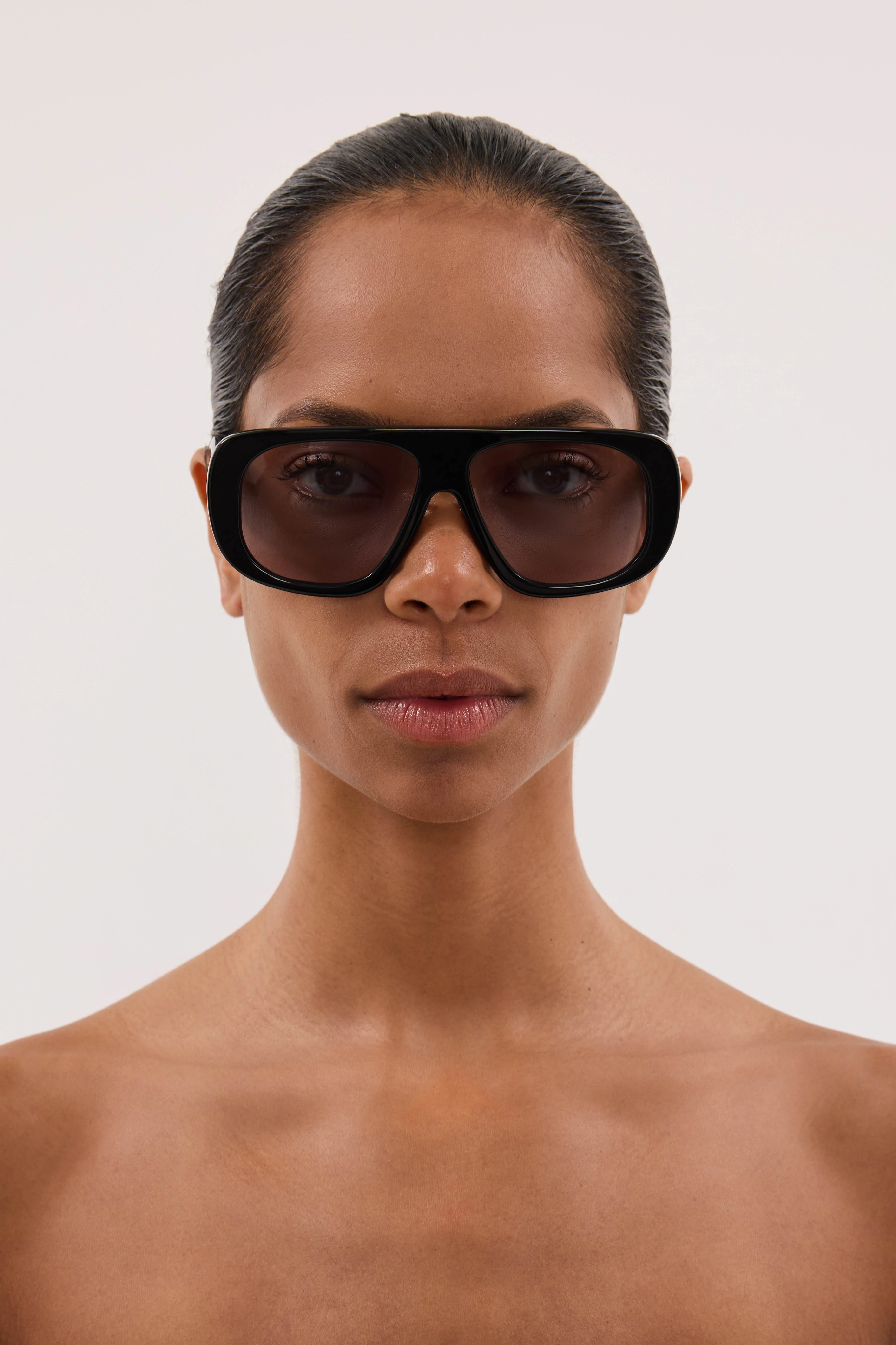 LUV LOU THE DIONNE SUNGLASSES BLACK - Image 4