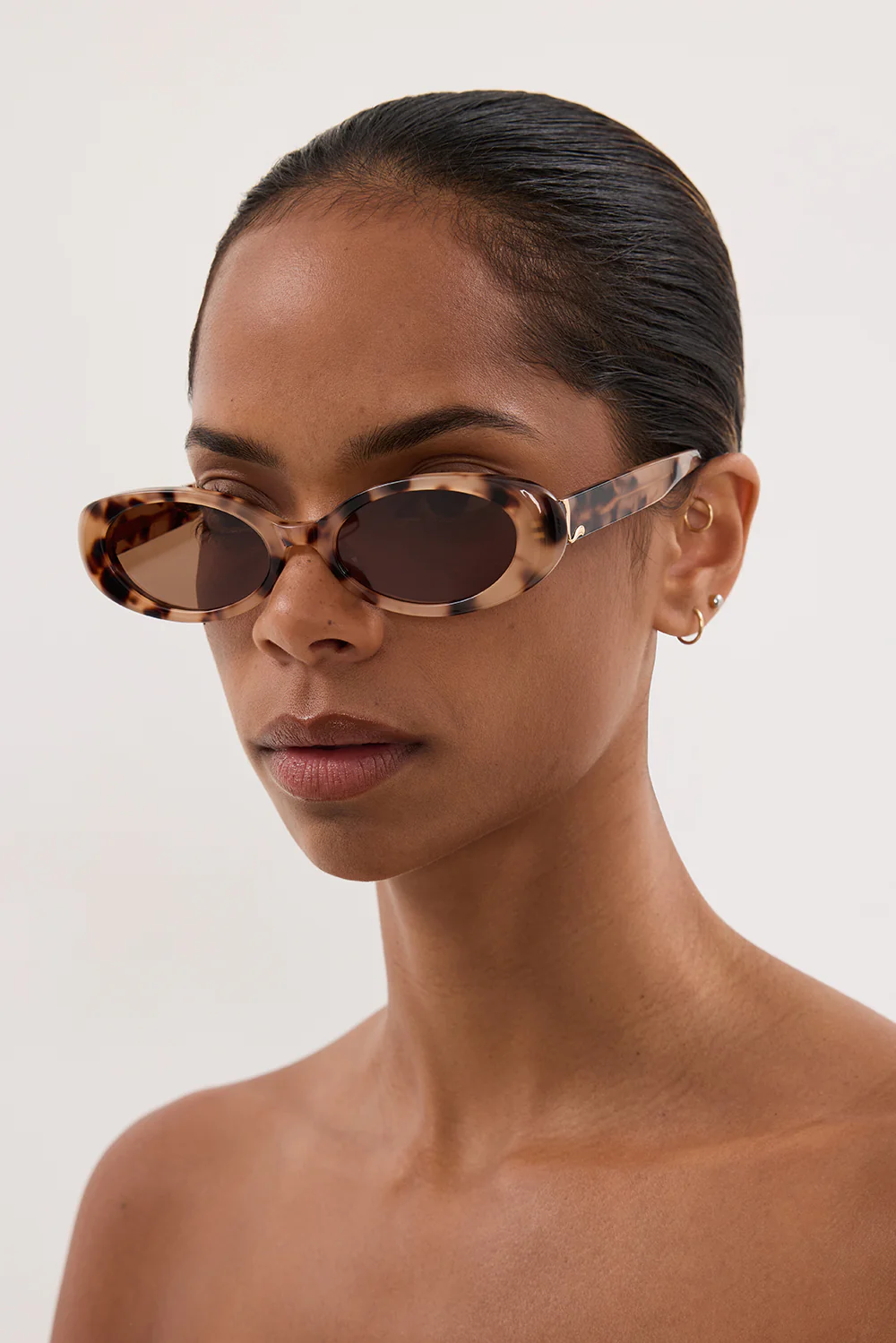 LUV LOU THE MORGAN CREAM TORT SUNGLASSES - Image 2