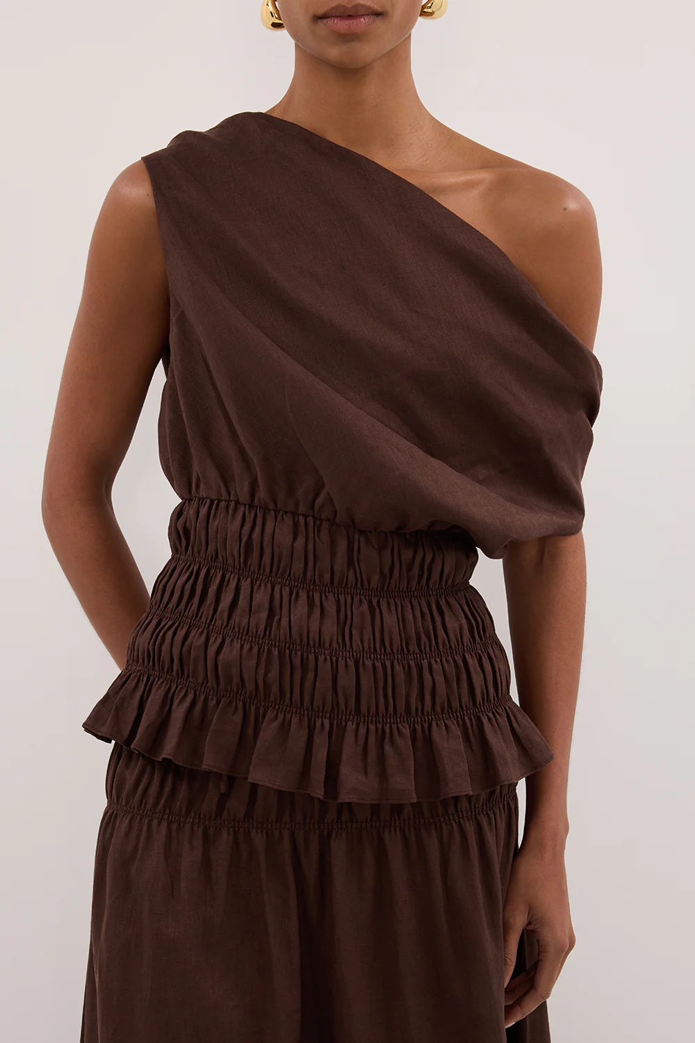 MAIA COCOA SLEEVELESS LINEN SHIRRED TOP - Image 5