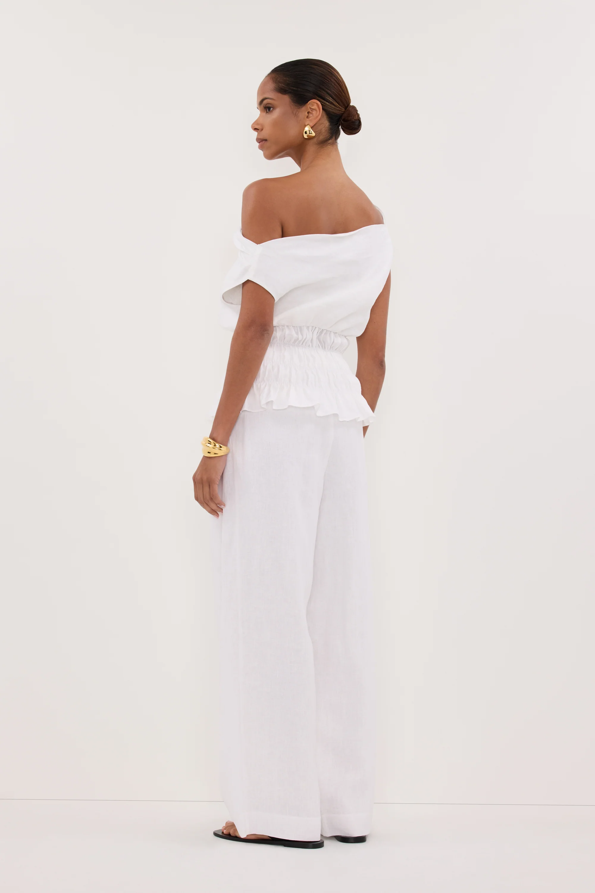 MAIA WHITE SLEEVELESS LINEN SHIRRED TOP - Image 5