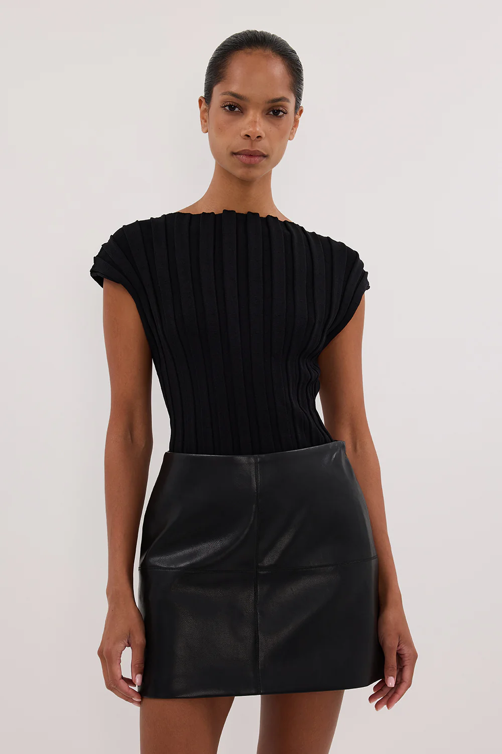 MONTY BLACK FAUX LEATHER MINI SKIRT - Image 2