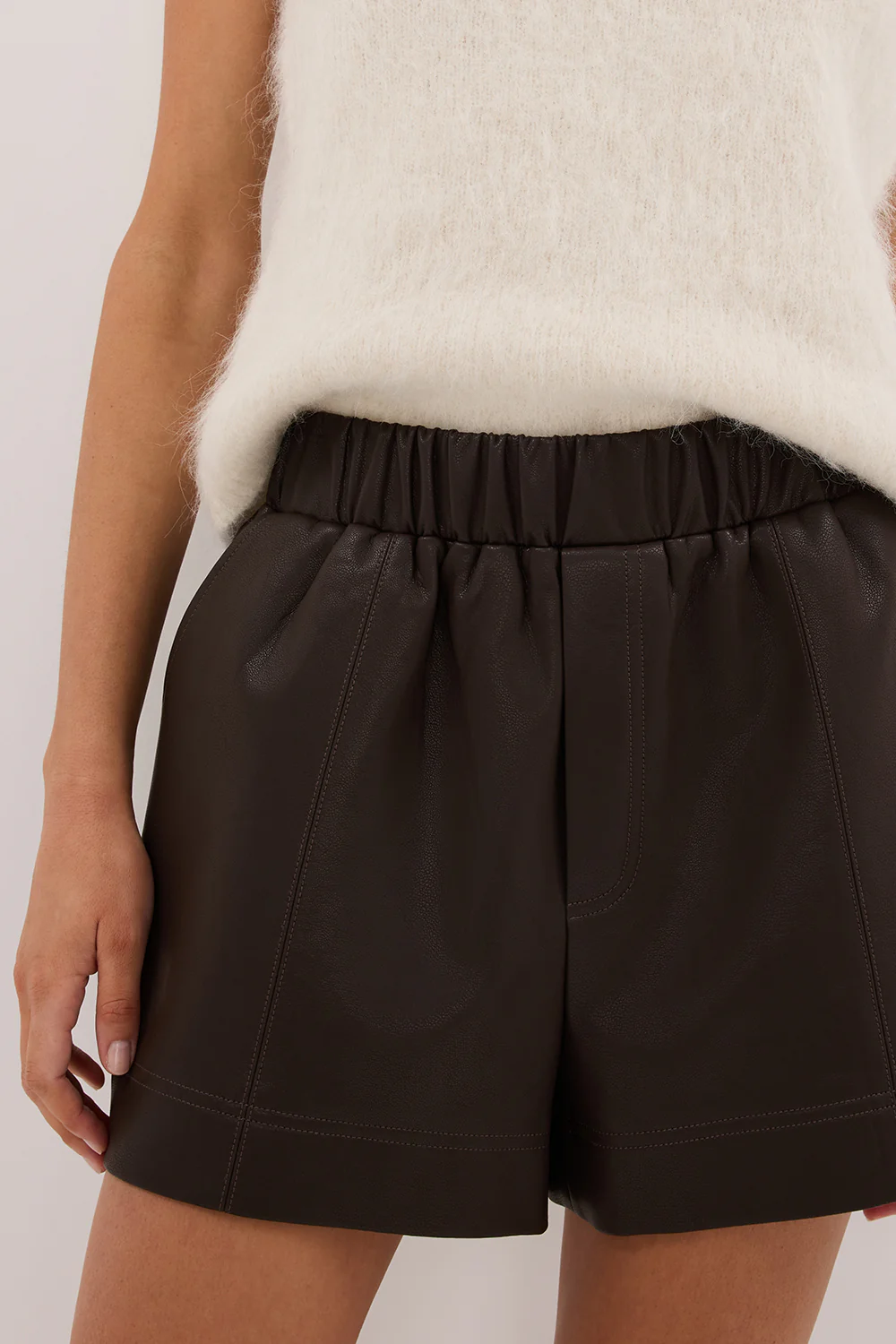 MONTY CHOC FAUX LEATHER SHORT - Image 6