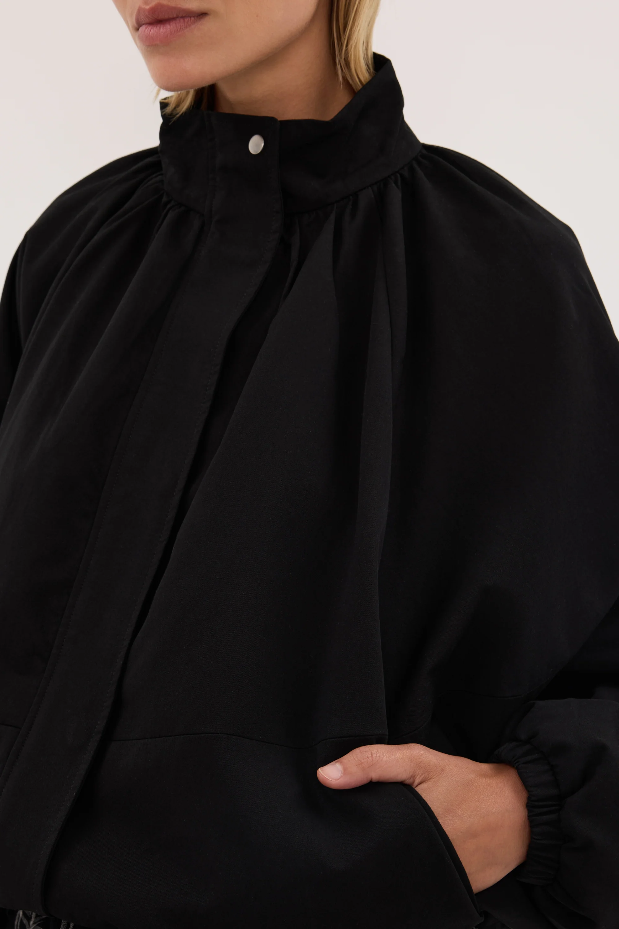 OAKLEE BLACK BATWING LIGHTWEIGHT JACKET - Image 5