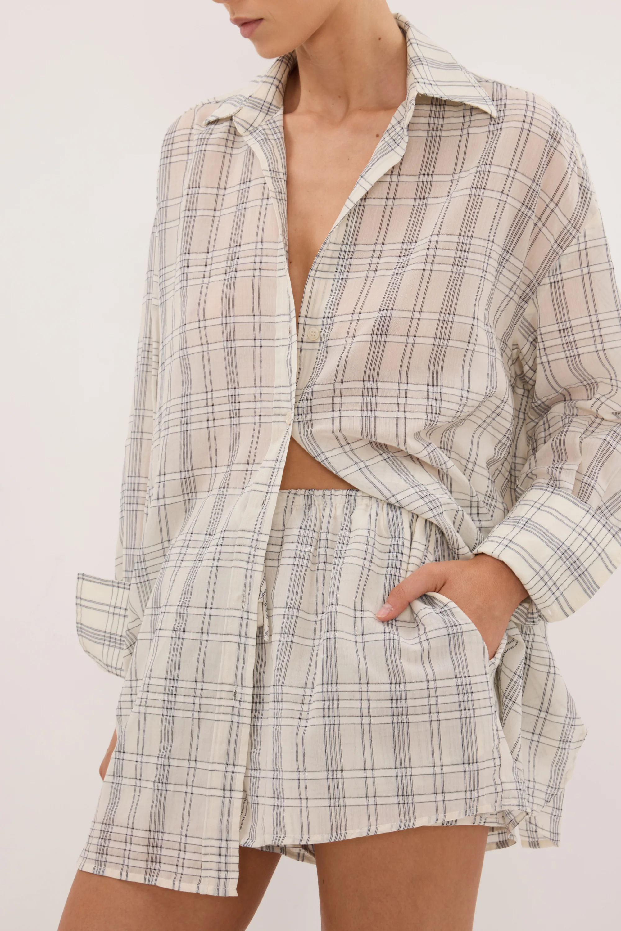 PETRA OFF WHITE CHECK SHORT - Image 5