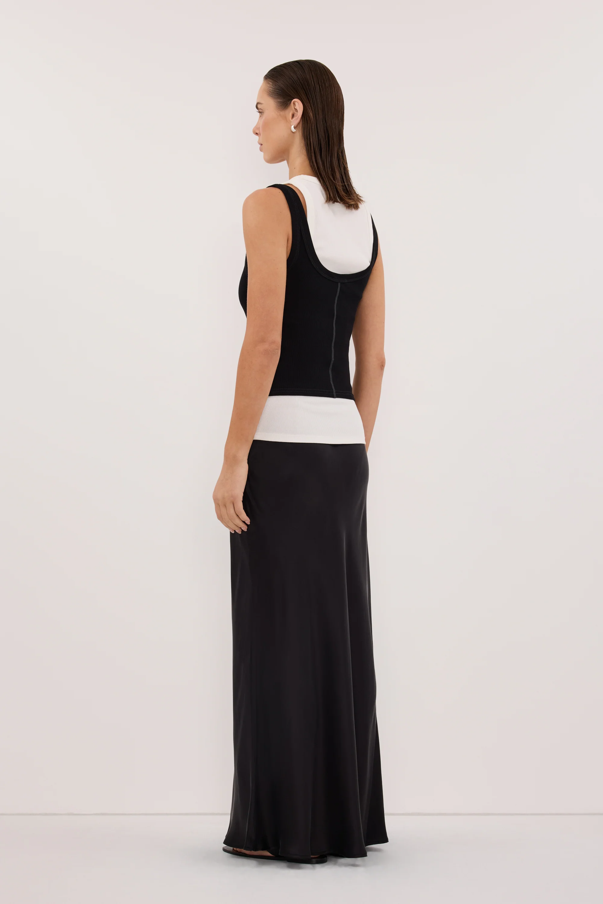 PHOEBE BLACK SCOOP NECK TANK TOP - Image 7
