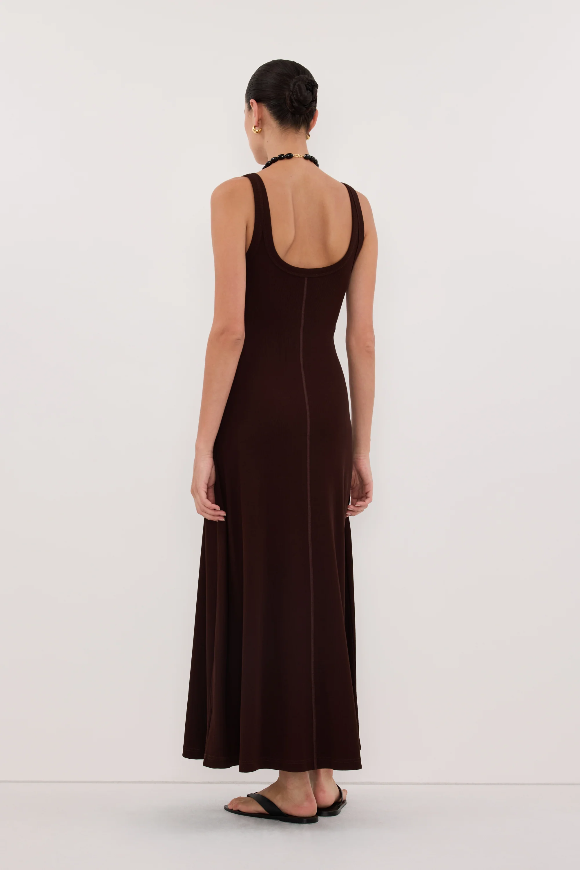 PHOEBE BURNT CHOC SLEEVELESS SCOOP NECK MIDI DRESS - Image 3