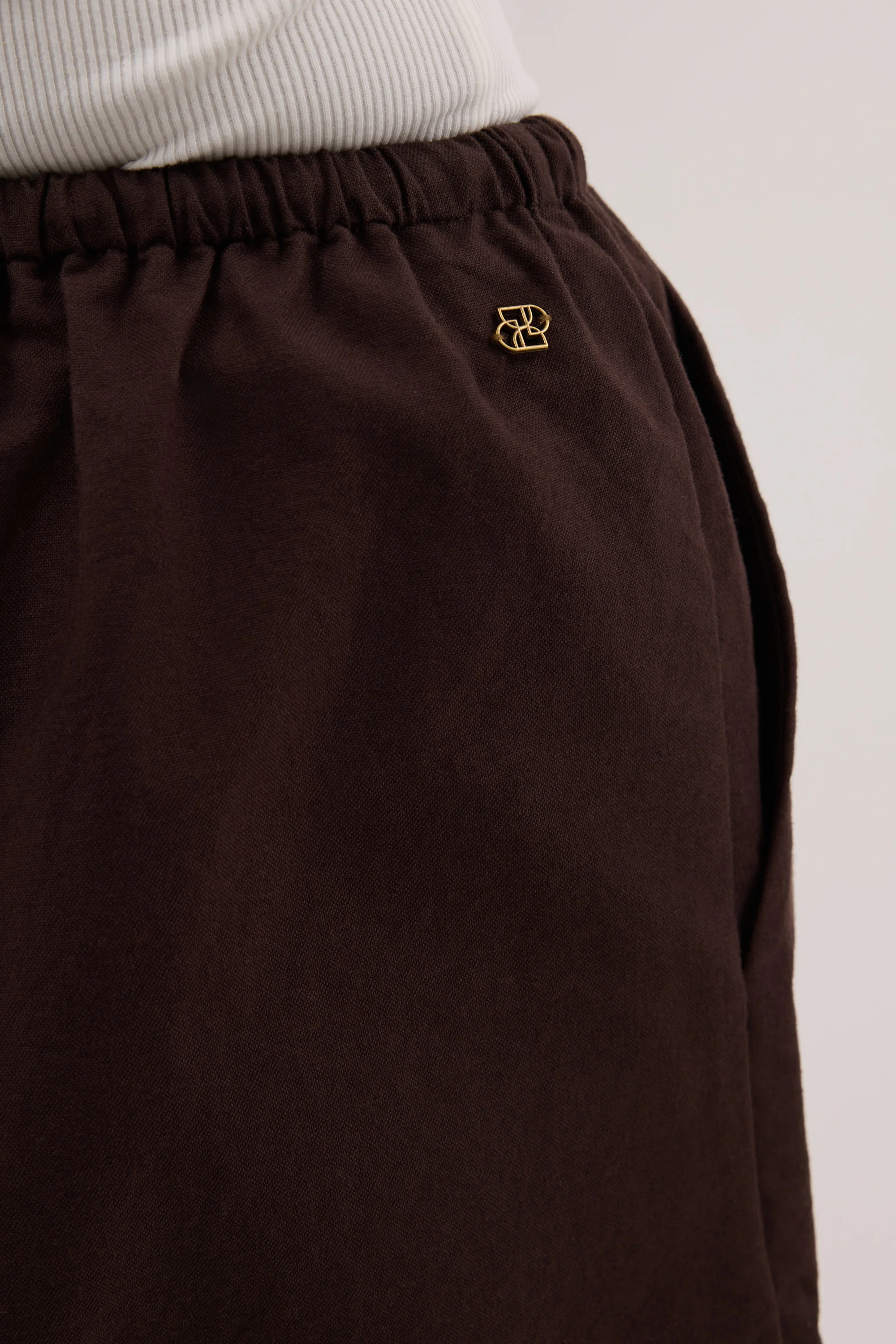 RHEA BURNT CHOC COTTON DRAWSTRING SHORT - Image 4