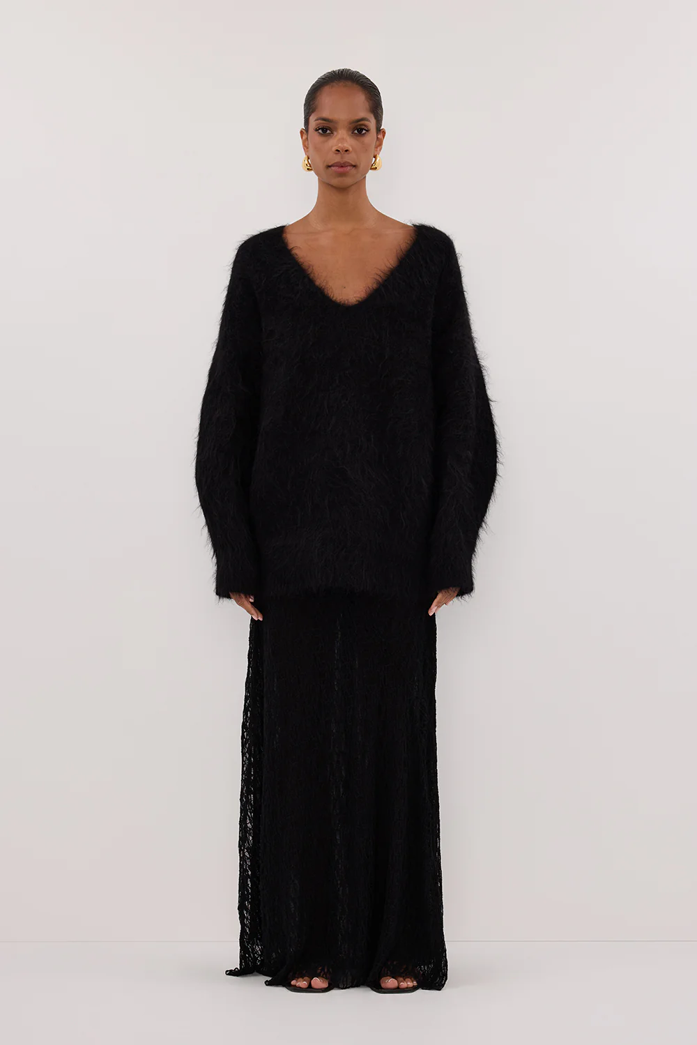 SALMA BLACK V NECK JUMPER