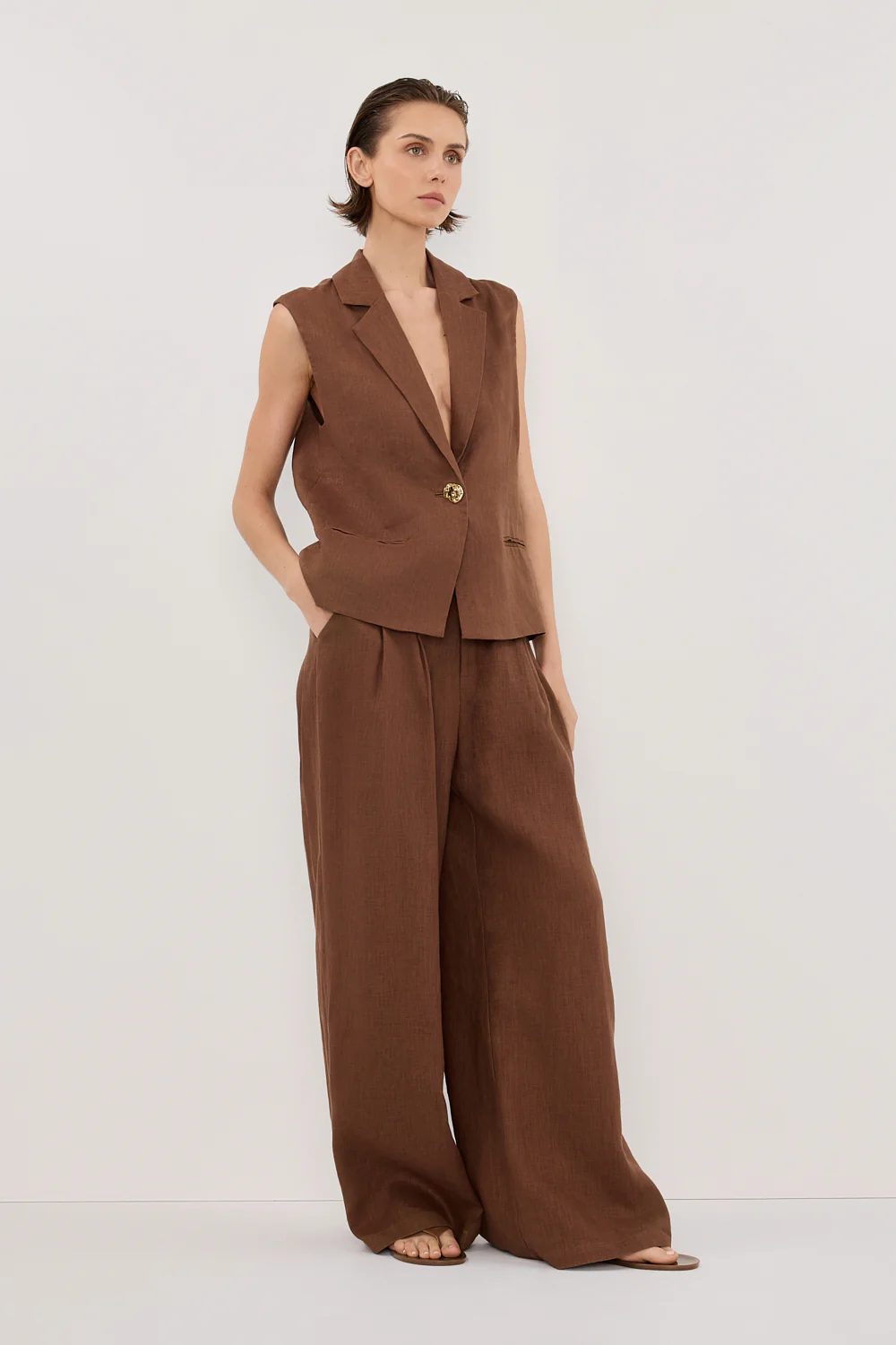 SELAH FONDANT LINEN SLEEVELESS VEST - Image 3