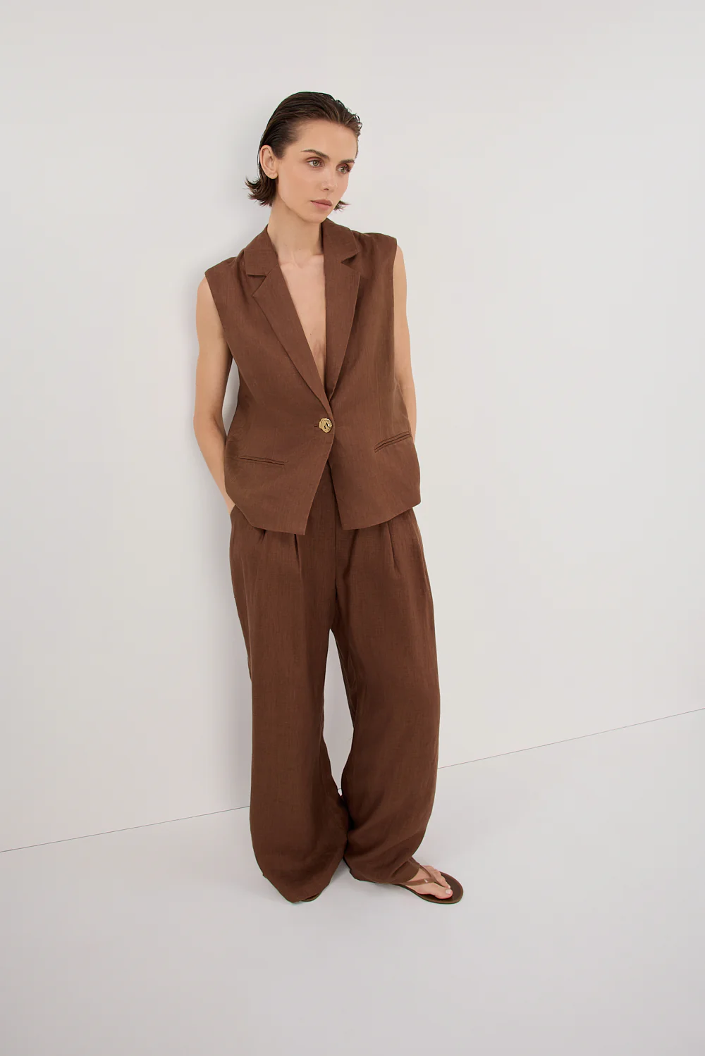 SELAH FONDANT LINEN SLEEVELESS VEST - Image 5
