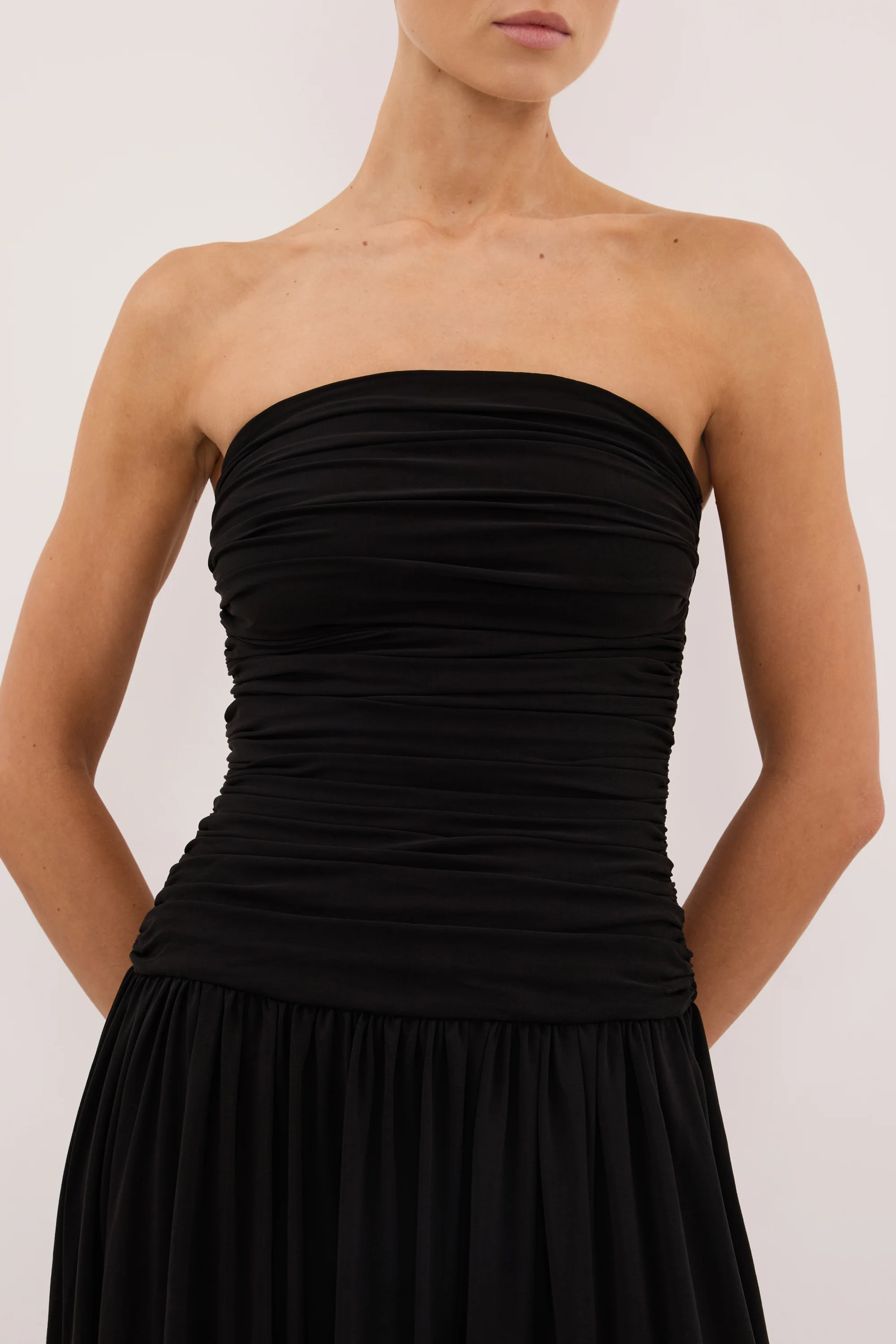 SHARI BLACK STRAPLESS BANDEAU MIDI DRESS - Image 5