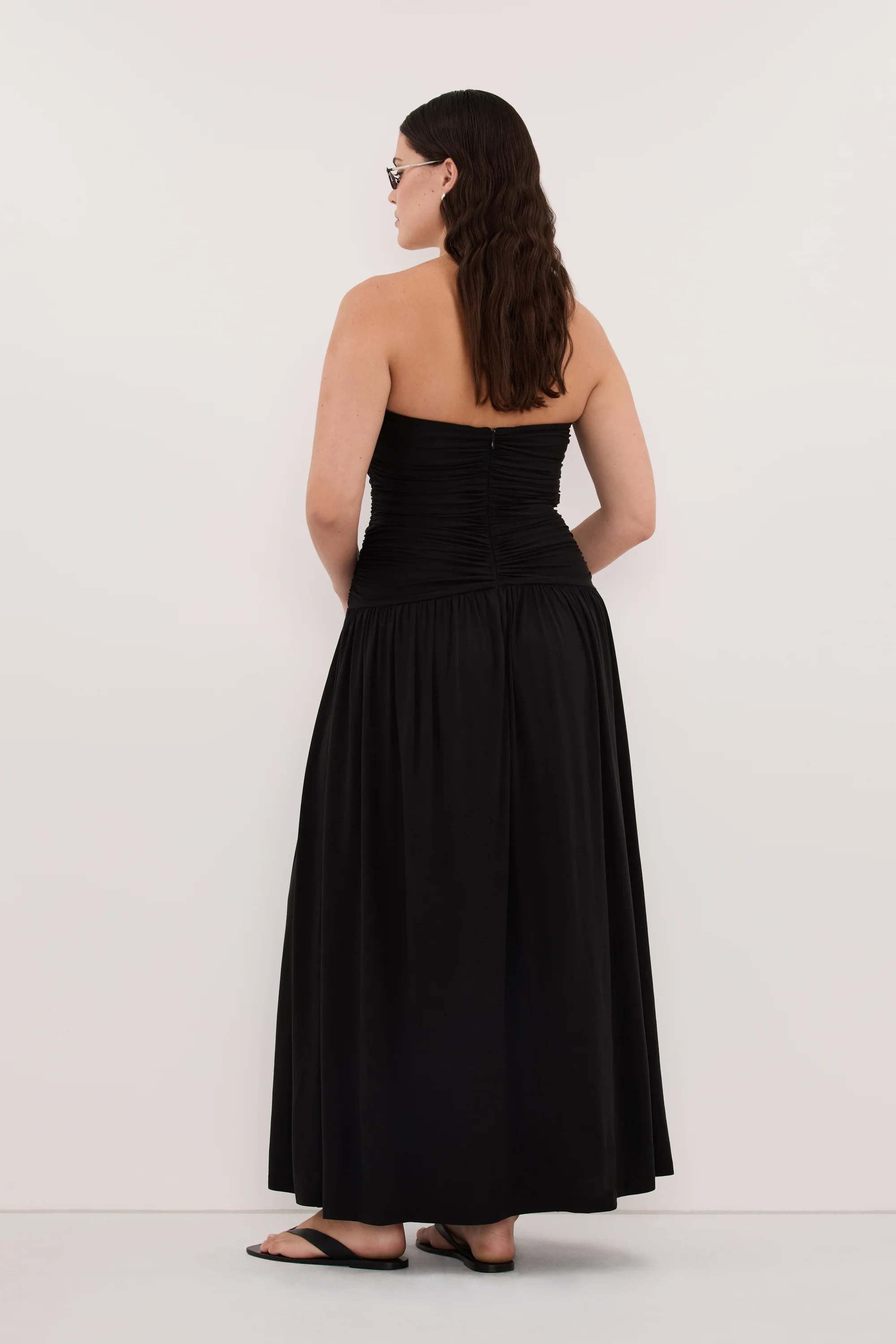 SHARI BLACK STRAPLESS BANDEAU MIDI DRESS - Image 7