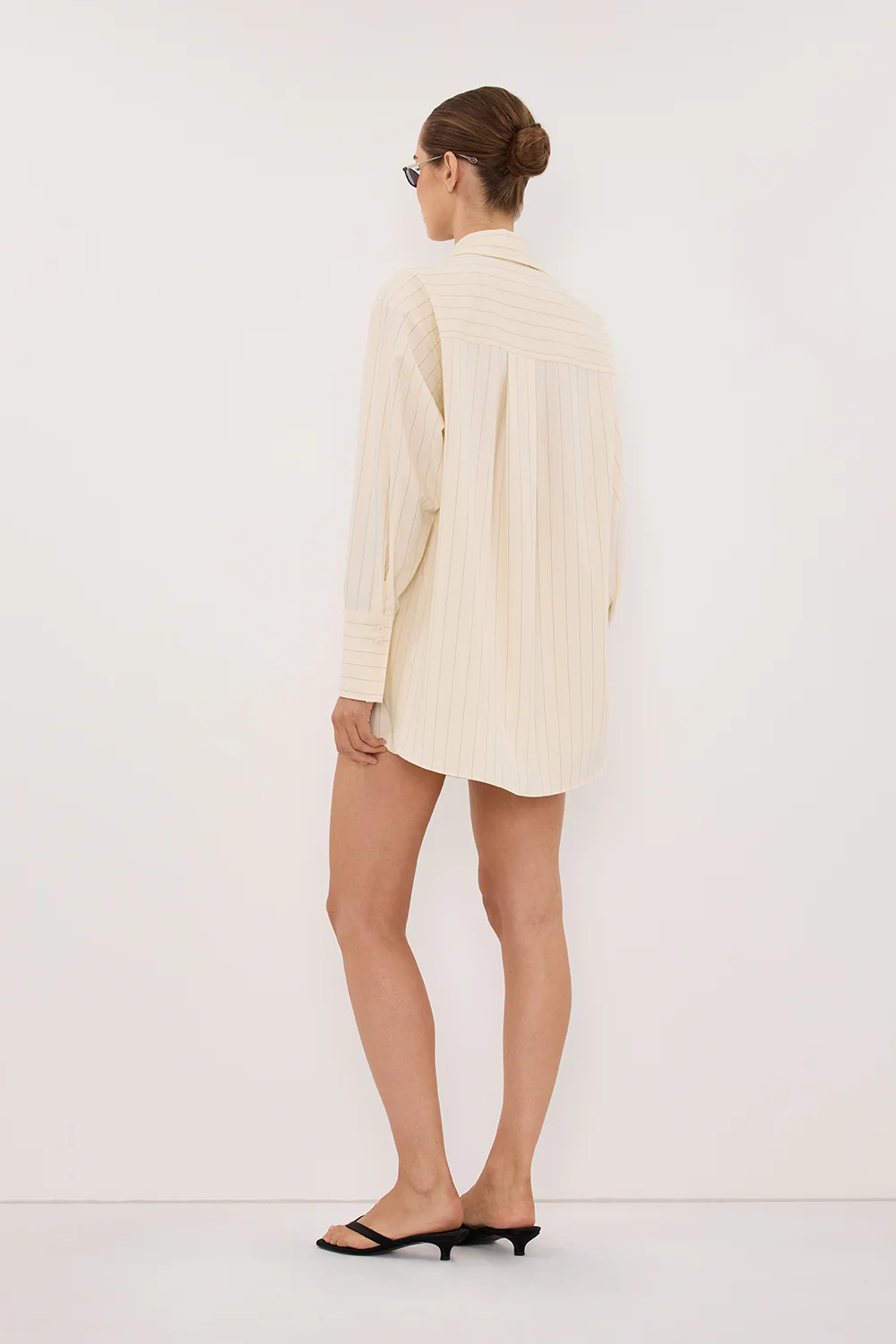 SIAN CREAM PINSTRIPE ELASTIC SHORT - Image 4