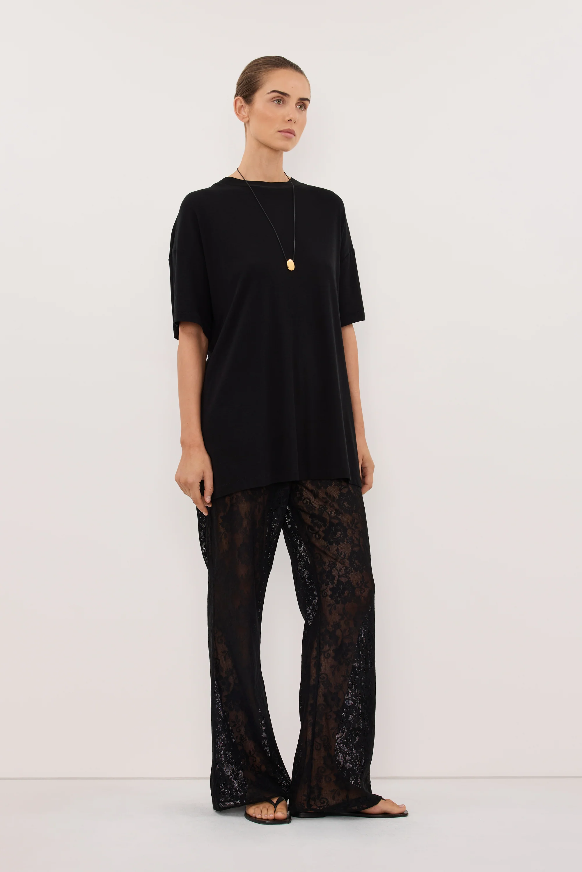 SLOANE BLACK COTTON LONGLINE TEE - Image 3