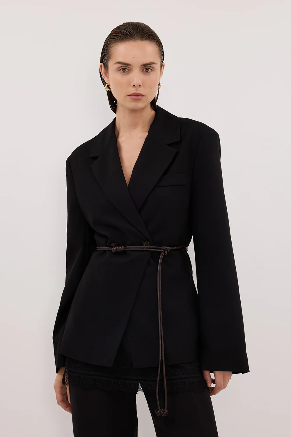 SURI BLACK CINCHED BLAZER - Image 2