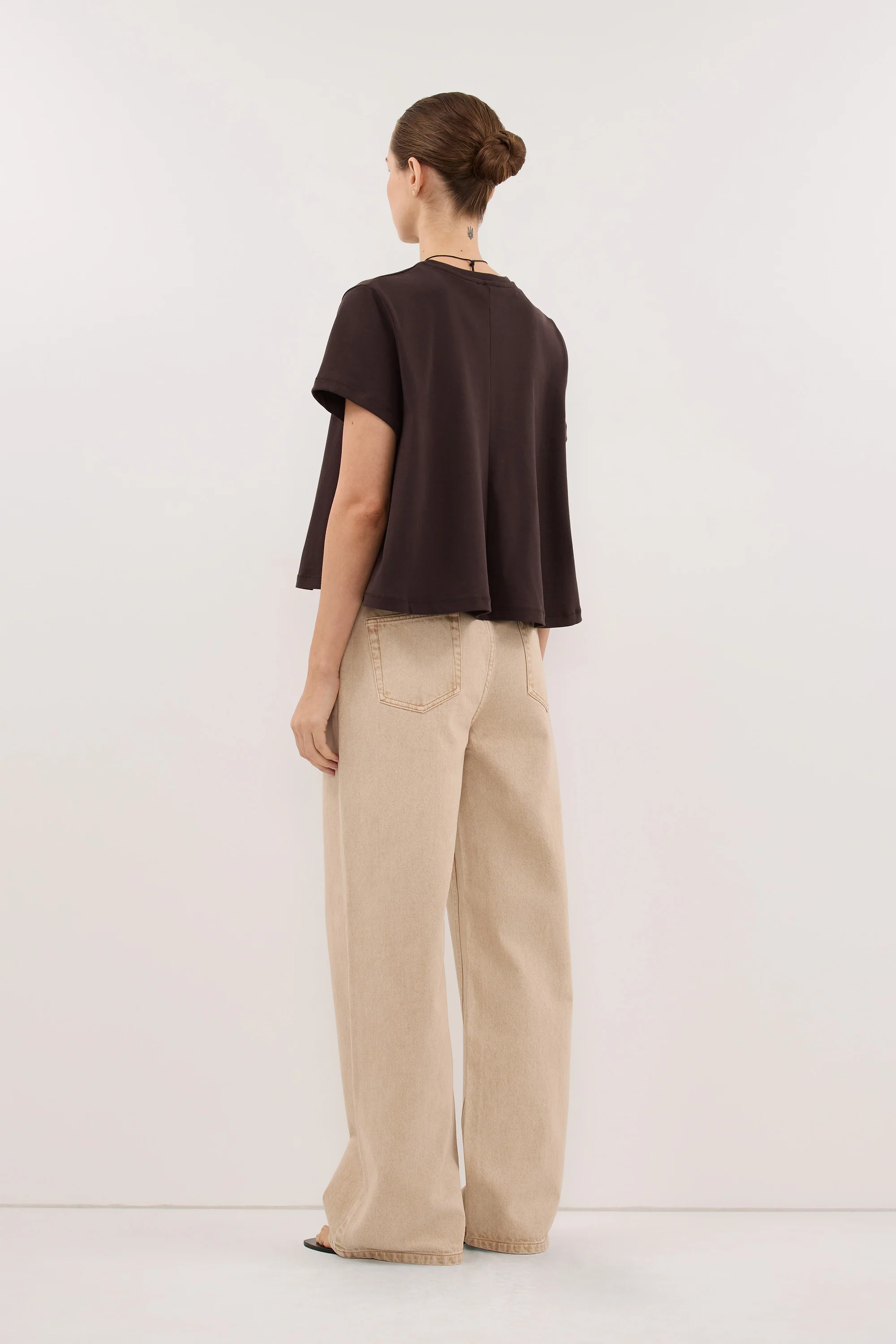 TATUM BITTER CHOC SHORT SLEEVE COTTON TEE - Image 3