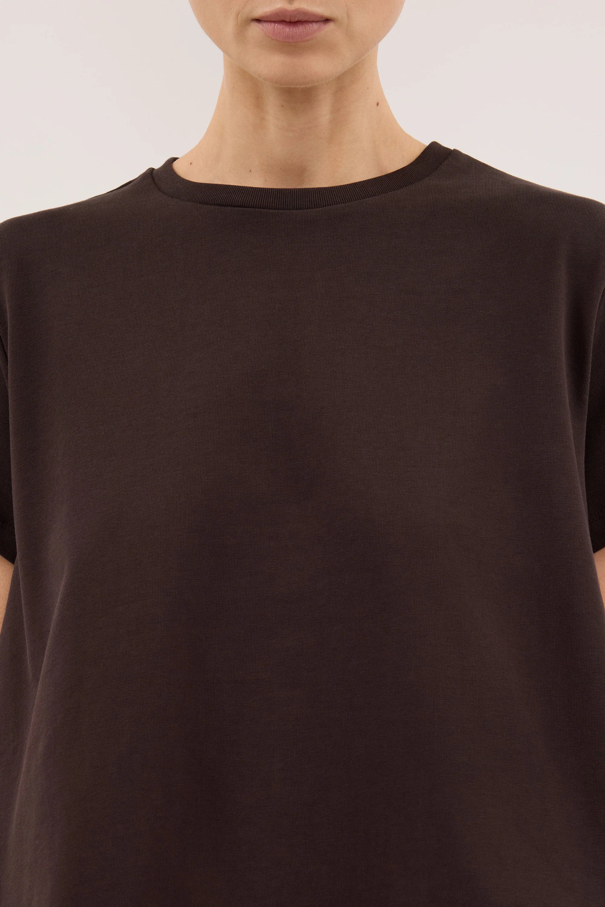 TATUM BITTER CHOC SHORT SLEEVE COTTON TEE - Image 4