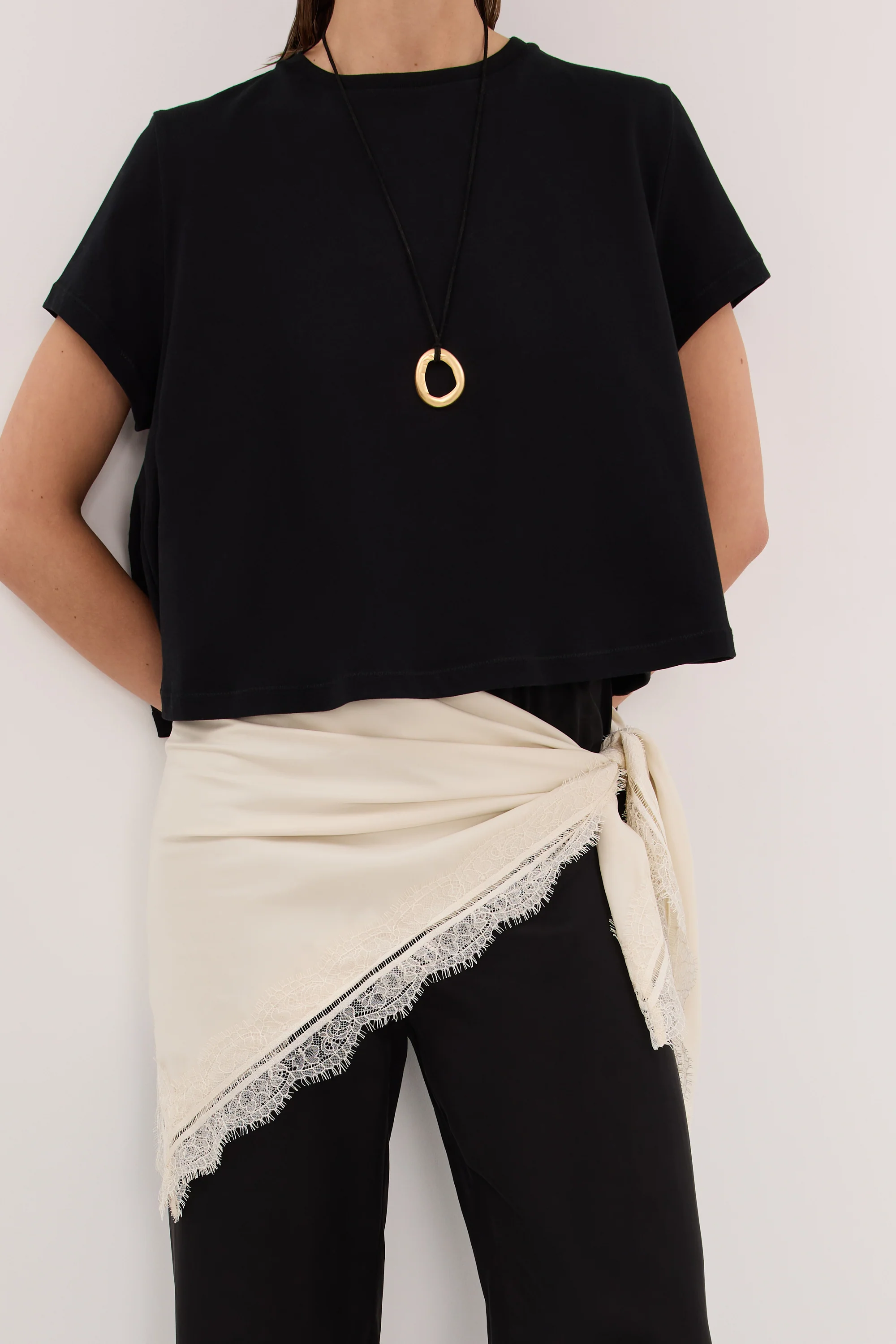 TATUM BLACK SHORT SLEEVE COTTON TEE - Image 5