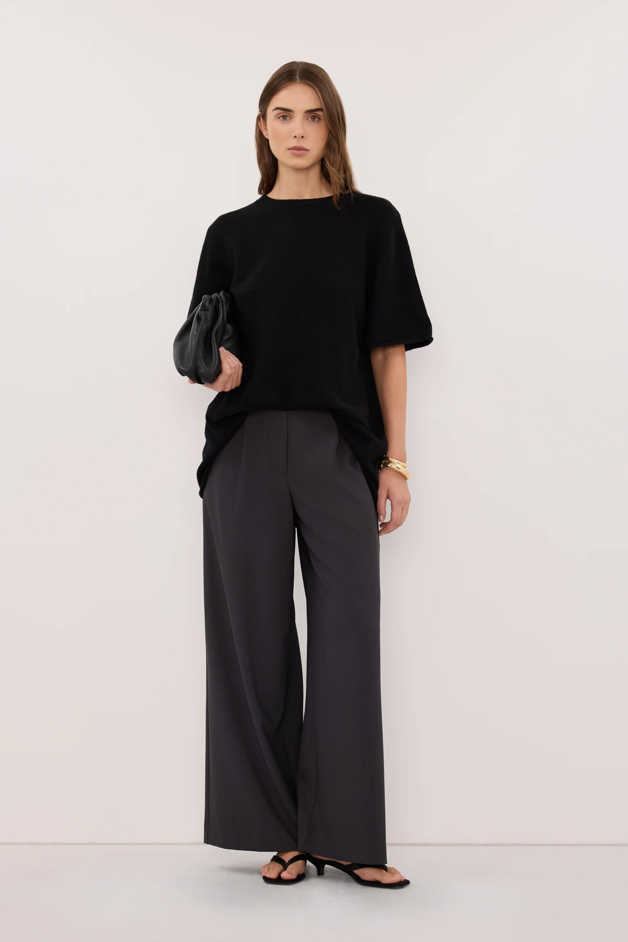 TESS BLACK LONGLINE KNIT TEE