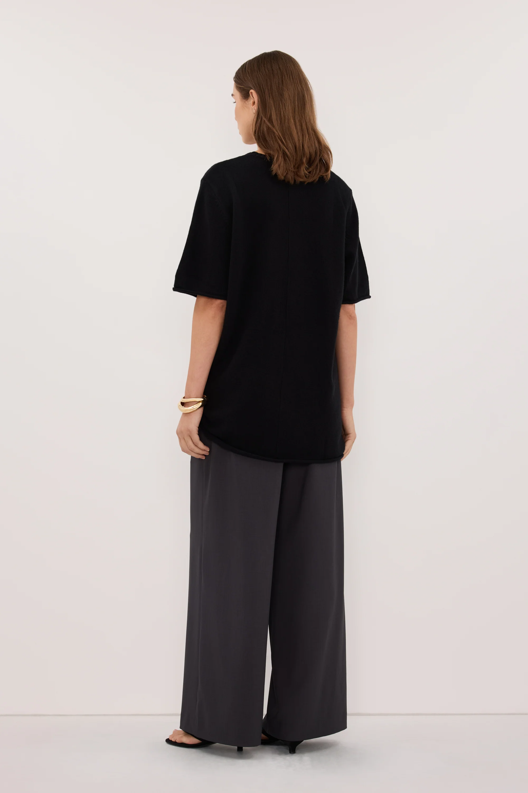 TESS BLACK LONGLINE KNIT TEE - Image 4