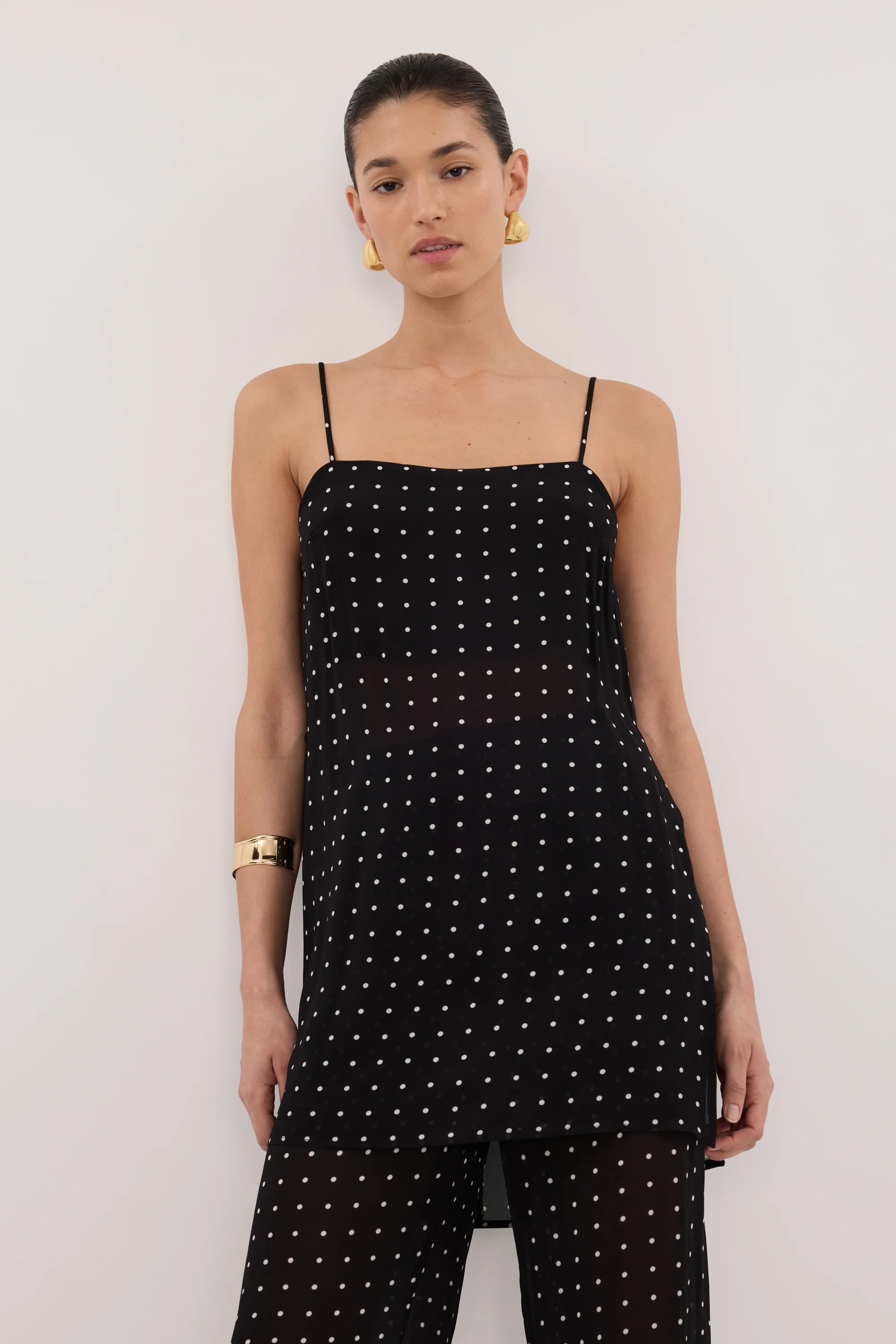 VANESSA BLACK SLEEVELESS SPOT CAMI TOP - Image 2