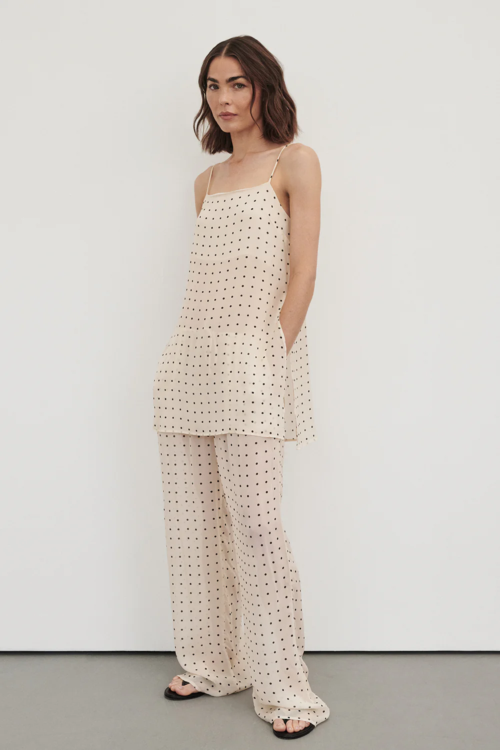 VANESSA SANDSTONE SLEEVELESS SPOT CAMI TOP