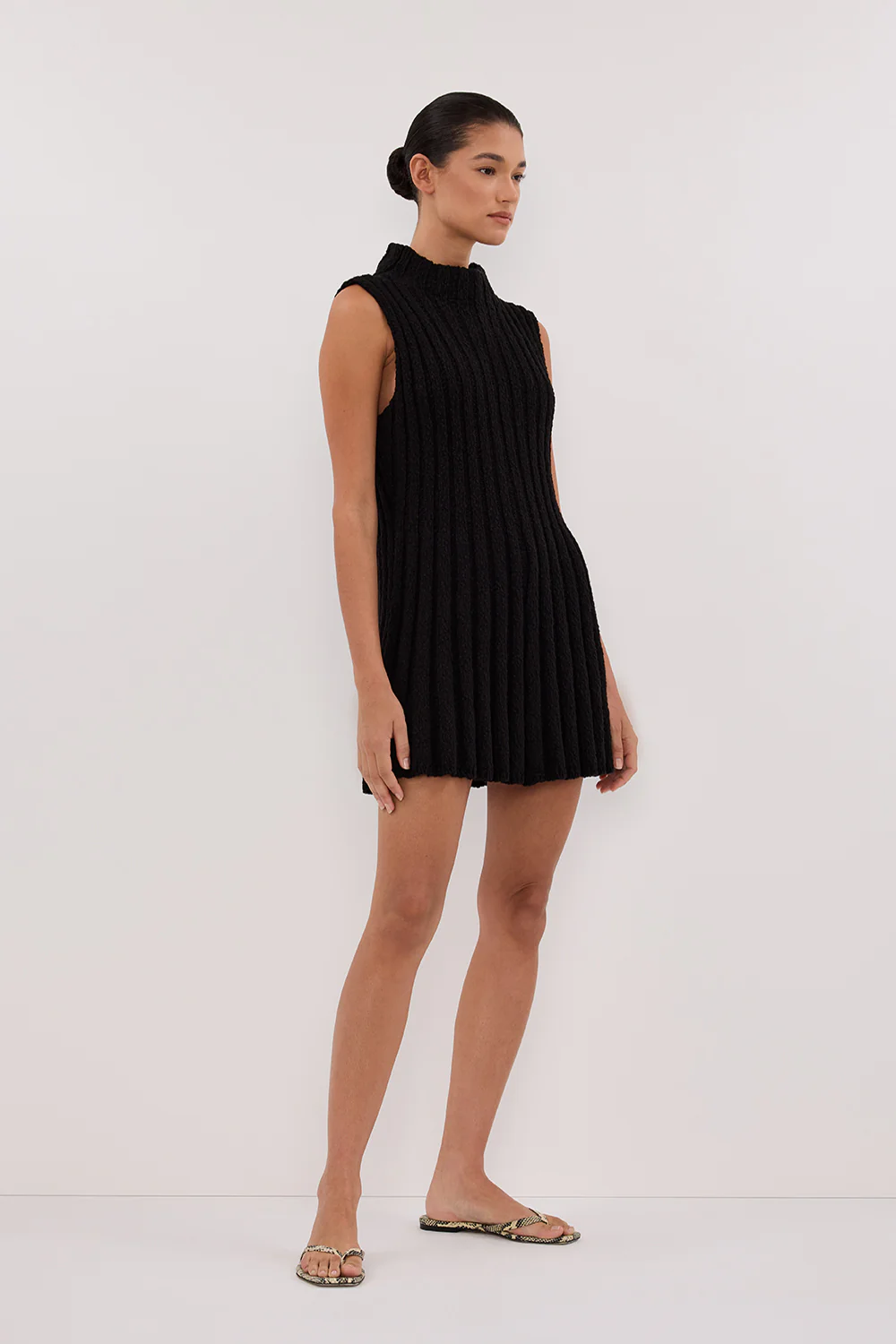 VERO BLACK KNIT MINI DRESS - Image 3