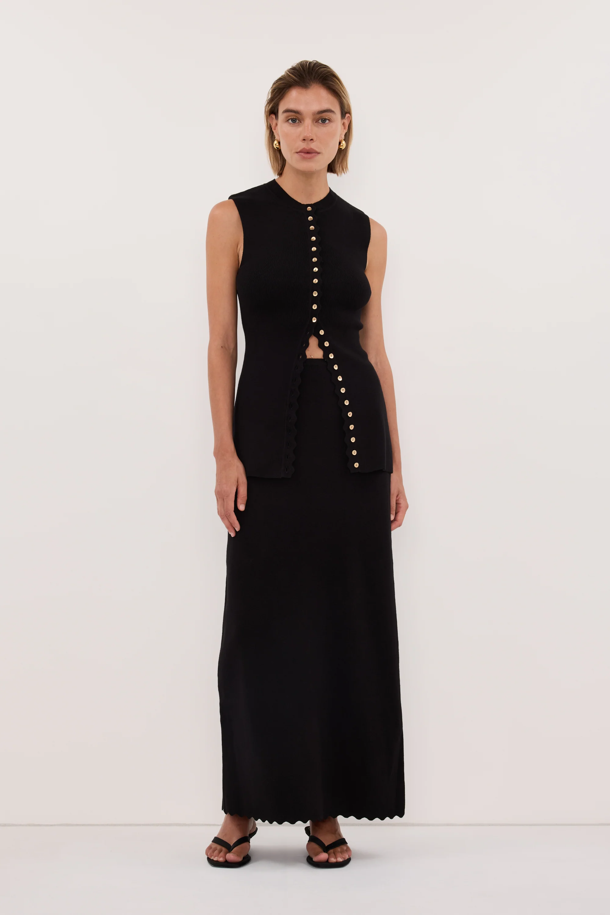ZOE BLACK SCALLOPED KNIT MIDI SKIRT