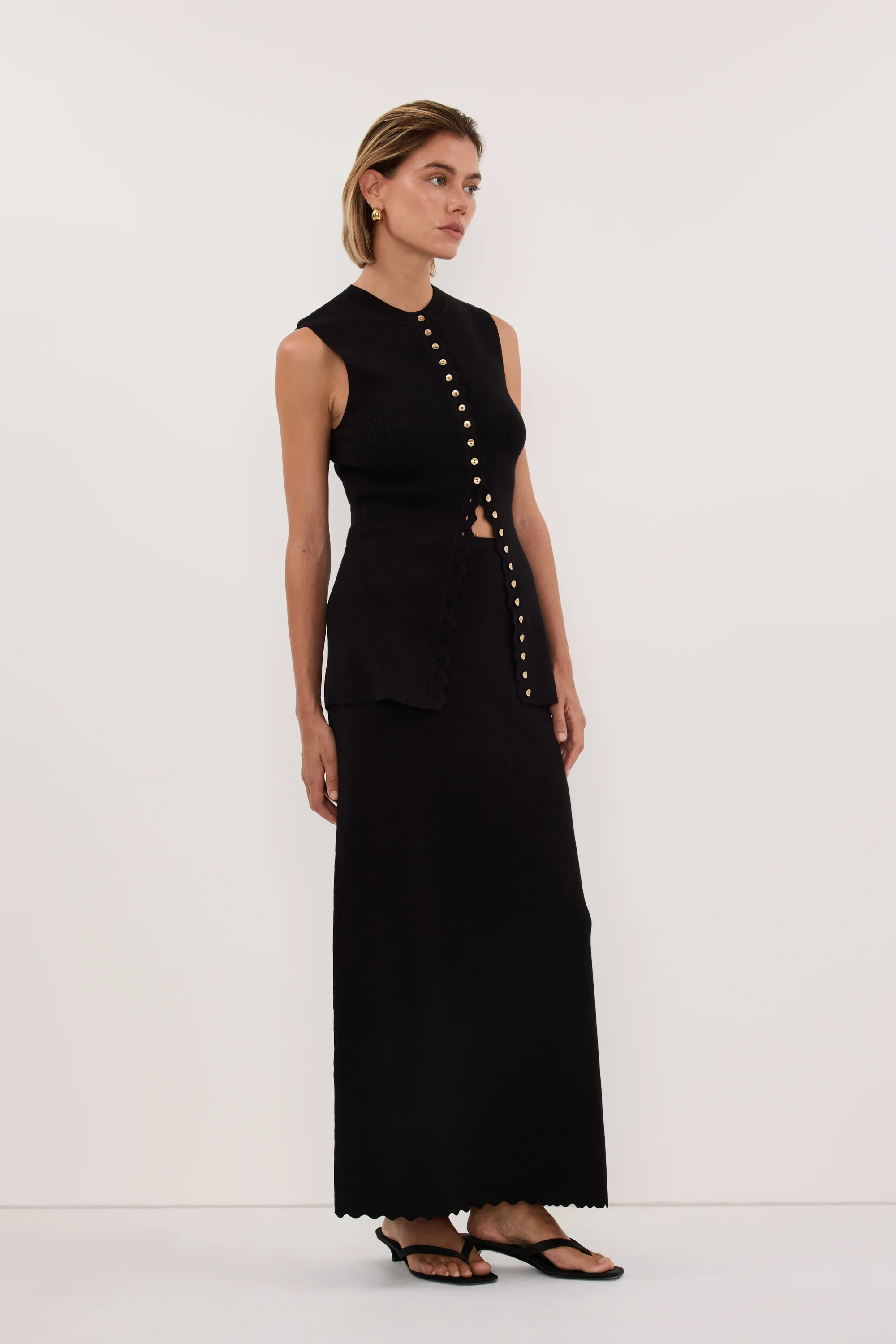ZOE BLACK SCALLOPED KNIT MIDI SKIRT - Image 3