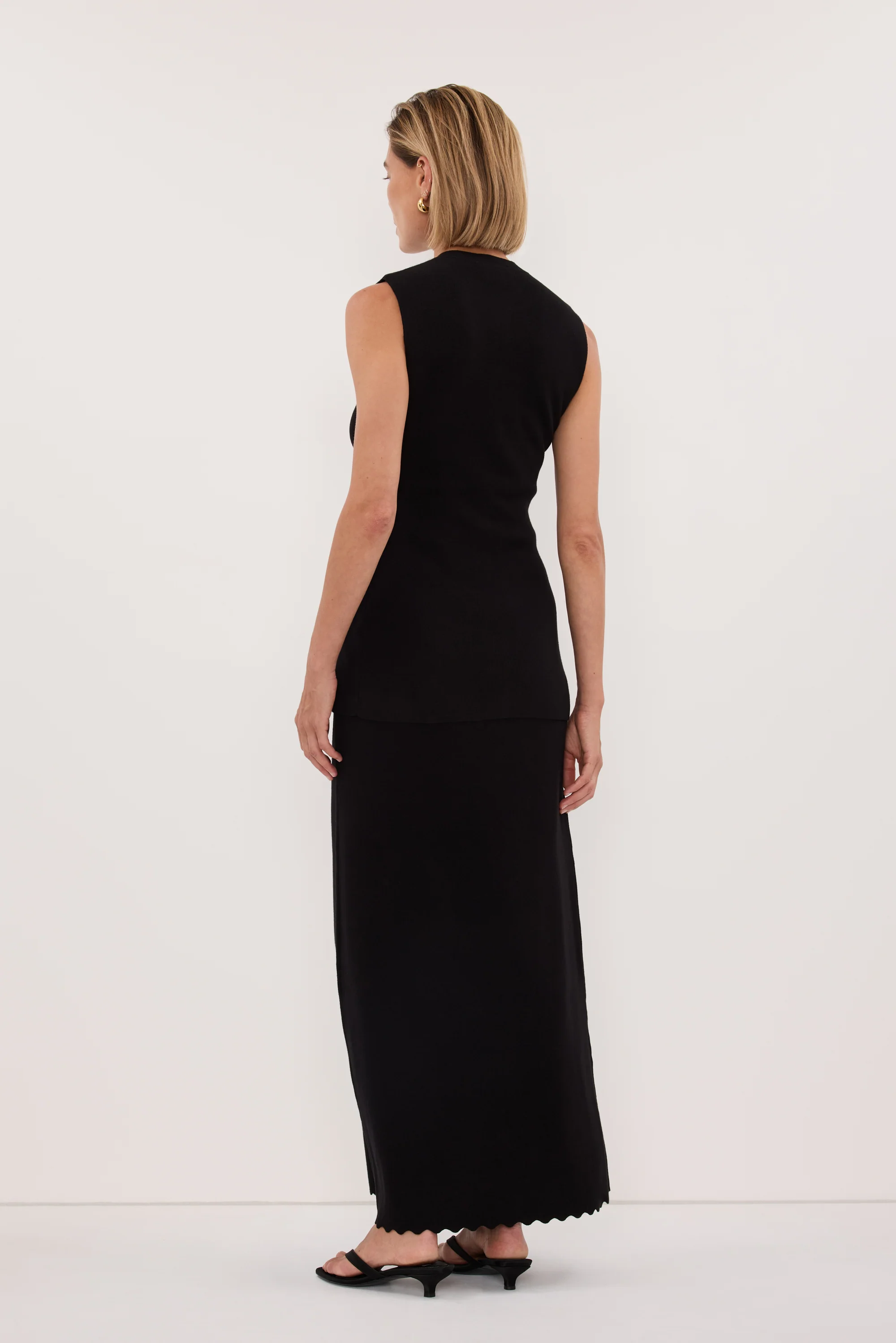 ZOE BLACK SCALLOPED KNIT MIDI SKIRT - Image 4